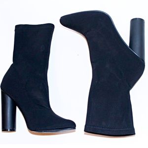 CAPE ROBBIN BLACK ROUND HEEL ANKLE SOCK BOOTIE SZ 6.5